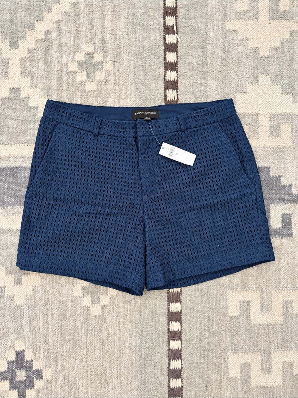 NWT Women’s Banana Republic Navy Eyelet Bermuda Shorts, Size 6